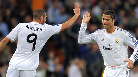Ronaldo "khó ở" khi vắng cạ cứng Benzema Ronaldo "khó ở" khi vắng cạ cứng Benzema