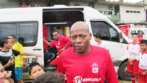 Asprilla bán xới vì bị dọa giết Asprilla bán xới vì bị dọa giết