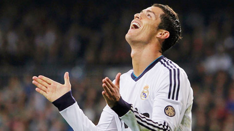 Ronaldo khổ sở vì… “CR7” Ronaldo khổ sở vì… “CR7”