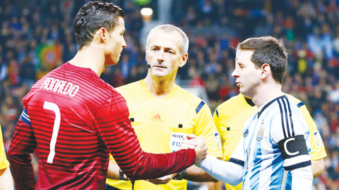 Tiếp tục cuộc đua kỳ lạ giữa Ronaldo và Messi Tiếp tục cuộc đua kỳ lạ giữa Ronaldo và Messi