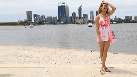 Trước Hopman Cup: Eugenie Bouchard “tự sướng” bên bờ sông Trước Hopman Cup: Eugenie Bouchard “tự sướng” bên bờ sông