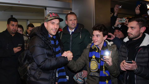 Lukas Podolski cập bến Giuseppe Meazza: Inter nối lại kỷ nguyên Đức Lukas Podolski cập bến Giuseppe Meazza: Inter nối lại kỷ nguyên Đức