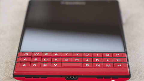 “iCloud dễ hack, còn BlackBerry thì không thể” “iCloud dễ hack, còn BlackBerry thì không thể”