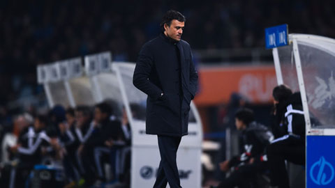 HLV Luis Enrique phớt lờ những tiếng la ó của CĐV HLV Luis Enrique phớt lờ những tiếng la ó của CĐV
