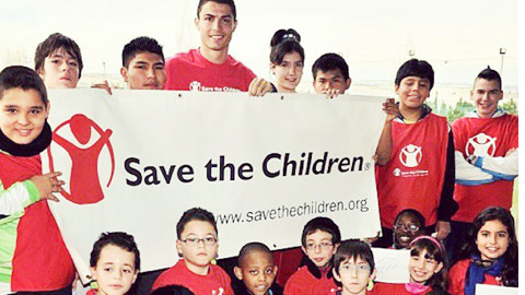 Ronaldo: Siêu anh hùng ngoài đời Ronaldo: Siêu anh hùng ngoài đời