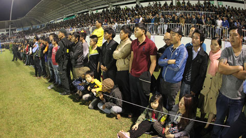 Câu chuyện V.League: Buồn & vui chuyện “vỡ sân” Câu chuyện V.League: Buồn & vui chuyện “vỡ sân”