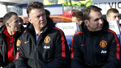 M.U: Biết tin Van Gaal hay nghe lời Neville? M.U: Biết tin Van Gaal hay nghe lời Neville?