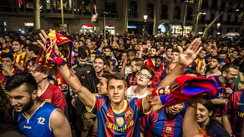 Kế hoạch đón cúp vô địch và ăn mừng của Barca, Bayern & PSG Kế hoạch đón cúp vô địch và ăn mừng của Barca, Bayern & PSG