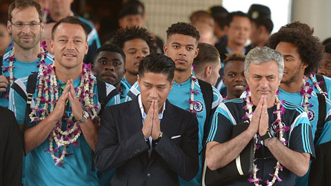 Mourinho gửi thông điệp quan trọng ngay khi đến Thái Lan Mourinho gửi thông điệp quan trọng ngay khi đến Thái Lan