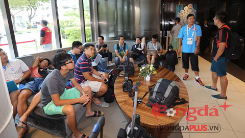 Truyền thông Việt Nam túc trực 24/24 tại Singapore vì SEA Games 28 Truyền thông Việt Nam túc trực 24/24 tại Singapore vì SEA Games 28