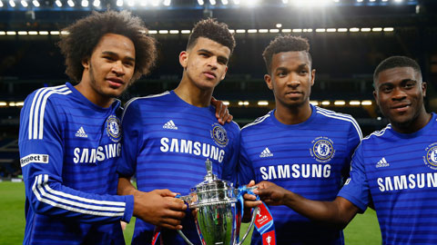 Chelsea sẵn sàng chờ Solanke 'lớn' Chelsea sẵn sàng chờ Solanke 'lớn'