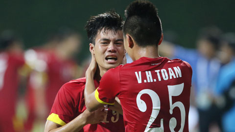 Vì sao HLV Miura đột ngột đổi quyết định thay người? Vì sao HLV Miura đột ngột đổi quyết định thay người?