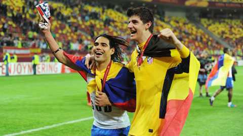 Courtois thúc giục Chelsea chiêu mộ Falcao Courtois thúc giục Chelsea chiêu mộ Falcao