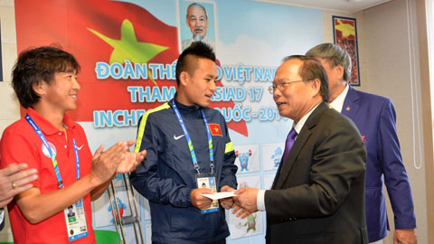 Bộ trưởng Hoàng Tuấn Anh chúc mừng U23 Việt Nam Bộ trưởng Hoàng Tuấn Anh chúc mừng U23 Việt Nam