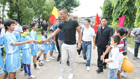 Đội trưởng Man City vẫn nuôi ý định mở học viện tại Việt Nam Đội trưởng Man City vẫn nuôi ý định mở học viện tại Việt Nam