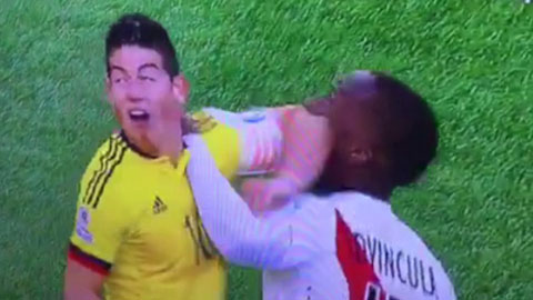 James Rodriguez thoát thẻ đỏ sau khi chơi cùi chỏ James Rodriguez thoát thẻ đỏ sau khi chơi cùi chỏ