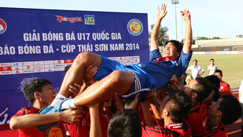 HLV Trần Minh Chiến: 'Giải U17 luôn đọng lại trong tôi nhiều cảm xúc!' HLV Trần Minh Chiến: 'Giải U17 luôn đọng lại trong tôi nhiều cảm xúc!'