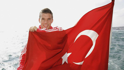 Podolski sang Galatasaray kiểm tra y tế Podolski sang Galatasaray kiểm tra y tế