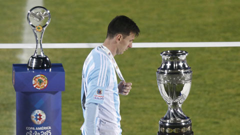 Messi thua trận chung kết thứ 3 liên tiếp cùng ĐT Argentina: M10 chưa có vàng 10 Messi thua trận chung kết thứ 3 liên tiếp cùng ĐT Argentina: M10 chưa có vàng 10