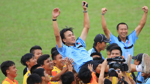 HLV Nguyễn Phúc Nguyên Chương (PVF): 'Tôi như đi trên mây' HLV Nguyễn Phúc Nguyên Chương (PVF): 'Tôi như đi trên mây'