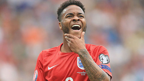 Sterling vẫn du đấu cùng Liverpool, Balotelli bị loại Sterling vẫn du đấu cùng Liverpool, Balotelli bị loại