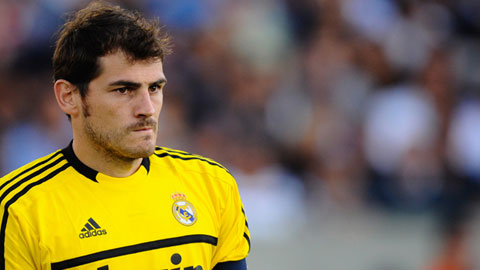 Iker Casillas chia tay Real Madrid: Nước mắt kẻ bị hắt hủi Iker Casillas chia tay Real Madrid: Nước mắt kẻ bị hắt hủi