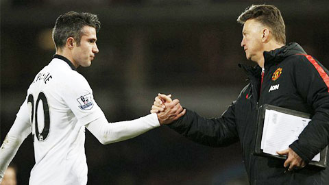 Van Gaal - Van Persie: Sau những cái ôm là dao nhọn Van Gaal - Van Persie: Sau những cái ôm là dao nhọn