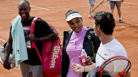Serena Williams rút khỏi Swedish Open bởi chấn thương khuỷu tay Serena Williams rút khỏi Swedish Open bởi chấn thương khuỷu tay