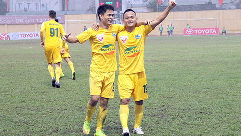 Đình Tùng, Quốc Phương và Văn Thắng chung tay ủng hộ nữ cầu thủ Lê Thị Thu Đình Tùng, Quốc Phương và Văn Thắng chung tay ủng hộ nữ cầu thủ Lê Thị Thu