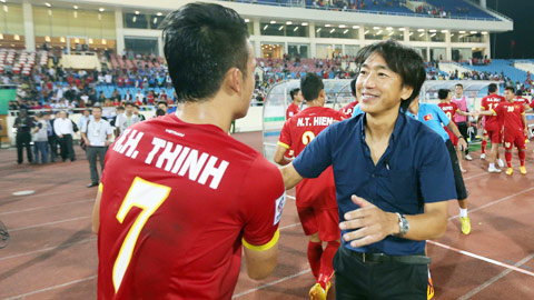 HLV Miura và con bài tẩy Hoàng Thịnh ở trận gặp Man City HLV Miura và con bài tẩy Hoàng Thịnh ở trận gặp Man City