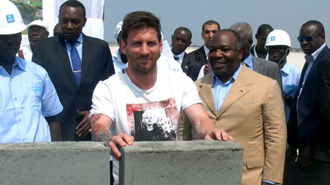 Messi & viên gạch giá 3,5 triệu euro Messi & viên gạch giá 3,5 triệu euro