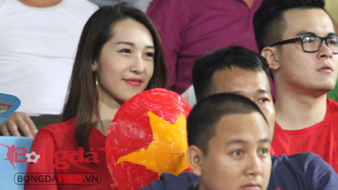 Những bóng hồng làm xao xuyến cả sân Mỹ Đình Những bóng hồng làm xao xuyến cả sân Mỹ Đình