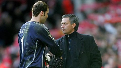 Cech phớt lờ HLV Mourinho trước khi đầu quân cho Arsenal Cech phớt lờ HLV Mourinho trước khi đầu quân cho Arsenal