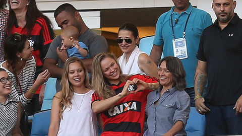 Nữ hoàng UFC dự khán trận Flamengo và Santos Nữ hoàng UFC dự khán trận Flamengo và Santos