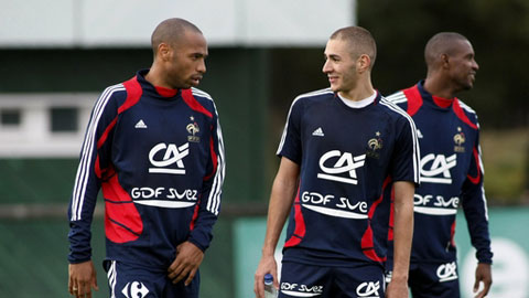 'Benzema sẽ mang chức vô địch giải Ngoại hạng Anh tới Arsenal' 'Benzema sẽ mang chức vô địch giải Ngoại hạng Anh tới Arsenal'