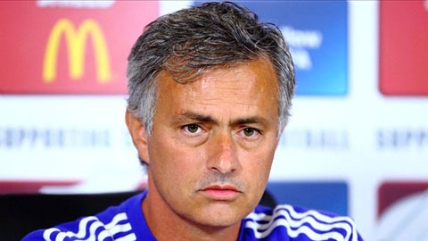 Mourinho quay ngoắt 180 độ với đội ngũ y tế của Chelsea Mourinho quay ngoắt 180 độ với đội ngũ y tế của Chelsea