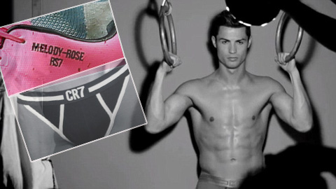 Sterling bị chỉ trích vì học đòi theo Ronaldo Sterling bị chỉ trích vì học đòi theo Ronaldo