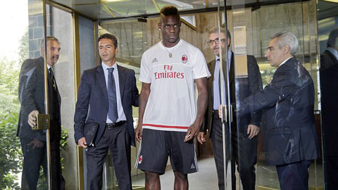 Balotelli ra mắt Milan sau khi hoàn tất kiểm tra sức khỏe Balotelli ra mắt Milan sau khi hoàn tất kiểm tra sức khỏe