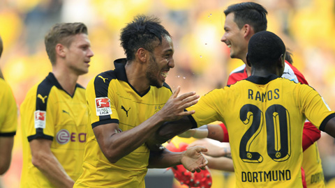 Thắng thuyết phục Hertha, Dortmund trở lại ngôi đầu Bundesliga Thắng thuyết phục Hertha, Dortmund trở lại ngôi đầu Bundesliga