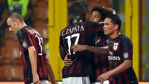 Bacca & Adriano lập công, Milan thắng trận đầu tiên ở Serie A Bacca & Adriano lập công, Milan thắng trận đầu tiên ở Serie A