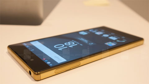 Xperia Z5 Premium vs iPhone 6 Plus: Chưa biết mèo nào cắn mỉu nào Xperia Z5 Premium vs iPhone 6 Plus: Chưa biết mèo nào cắn mỉu nào