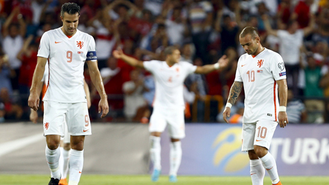 Hà Lan trước nguy cơ trở thành khán giả tại EURO 2016: Lung lay từ nền móng Hà Lan trước nguy cơ trở thành khán giả tại EURO 2016: Lung lay từ nền móng