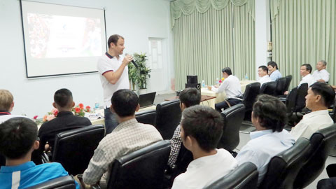 Đại diện của CLB Lyon làm việc tại TP.HCM Đại diện của CLB Lyon làm việc tại TP.HCM
