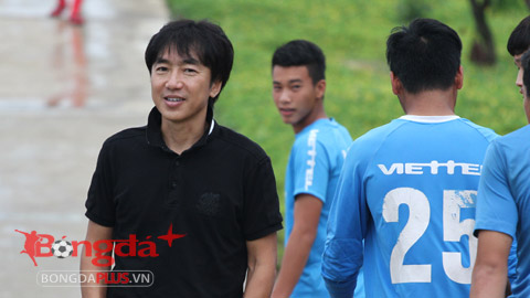 HLV Toshiya Miura tham quan Trung tâm đào tạo bóng đá Viettel HLV Toshiya Miura tham quan Trung tâm đào tạo bóng đá Viettel