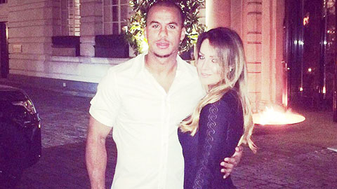 Agbonlahor bị vợ đuổi khỏi nhà vì có con rơi Agbonlahor bị vợ đuổi khỏi nhà vì có con rơi