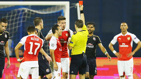 Giroud là tâm điểm chỉ trích sau trận thua của Arsenal trước Dinamo Zagreb Giroud là tâm điểm chỉ trích sau trận thua của Arsenal trước Dinamo Zagreb