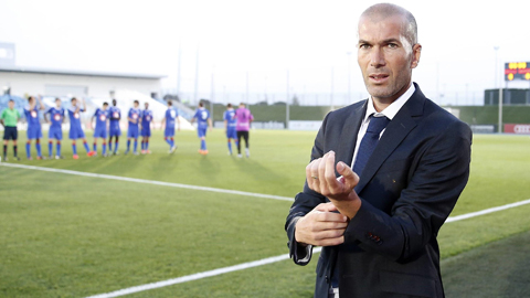 Zinedine Zidane luyện công chờ thời Zinedine Zidane luyện công chờ thời
