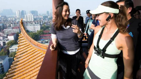 Martina Hingis và Li Na rạng rỡ trên đỉnh Hoàng Hạc Lâu Martina Hingis và Li Na rạng rỡ trên đỉnh Hoàng Hạc Lâu