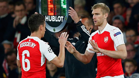 HLV Wenger phải thay đổi kế hoạch vì chấn thương của Koscielny HLV Wenger phải thay đổi kế hoạch vì chấn thương của Koscielny