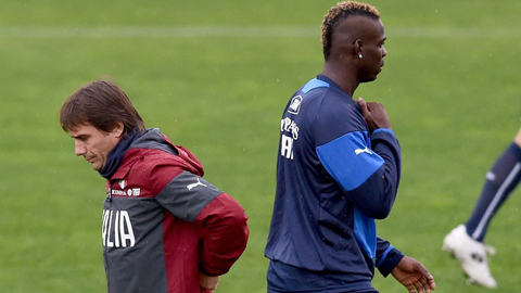 Balotelli vỡ mộng cùng ĐT Italia dự EURO 2016? Balotelli vỡ mộng cùng ĐT Italia dự EURO 2016?